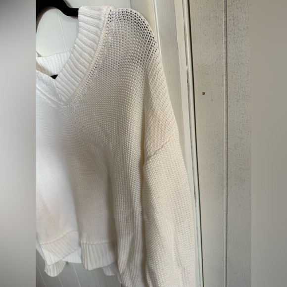 AMERICAN EAGLE WHITE V NECK LONG SLEEVE V NECK SWEATER OVERSIZED XSMALL - Picture 3 of 4